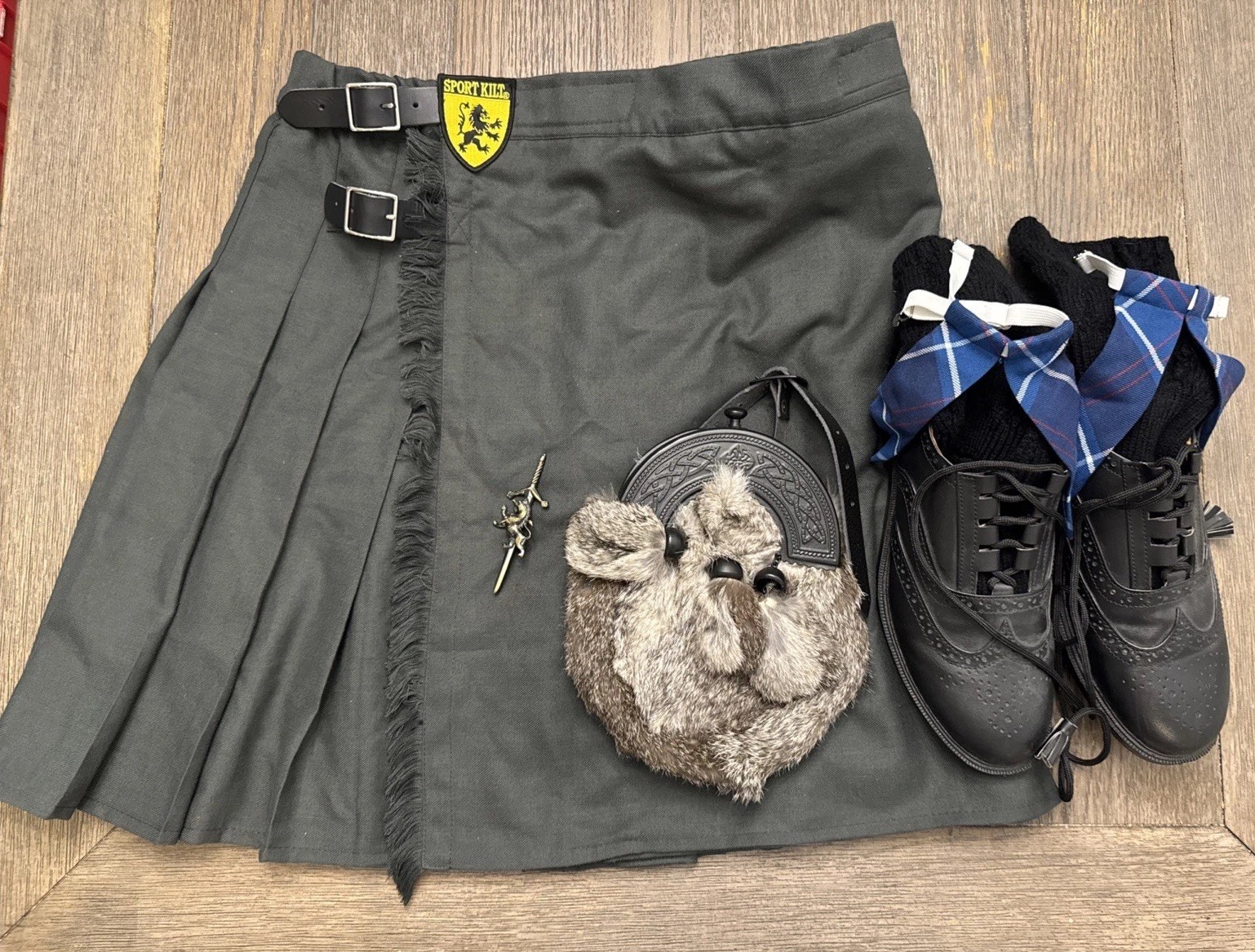 “The Works” Sport Kilt Package (XL) w/Sporran, Shoes, Hose, Flashes, & Kilt Pin