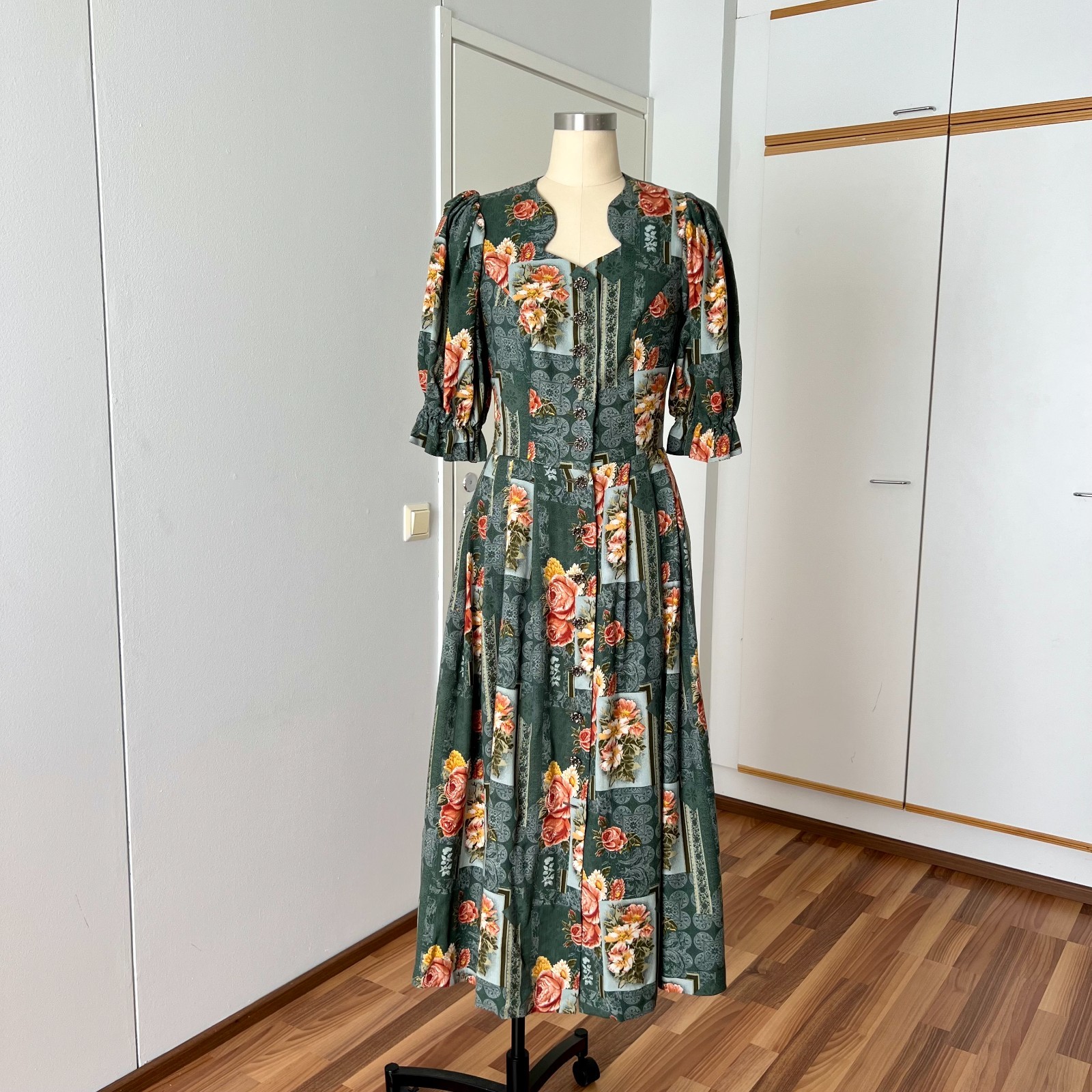 1980s Floral Bavarian Trachten Dress Austrian Folk Alpine Oktoberfest Dirndl 40
