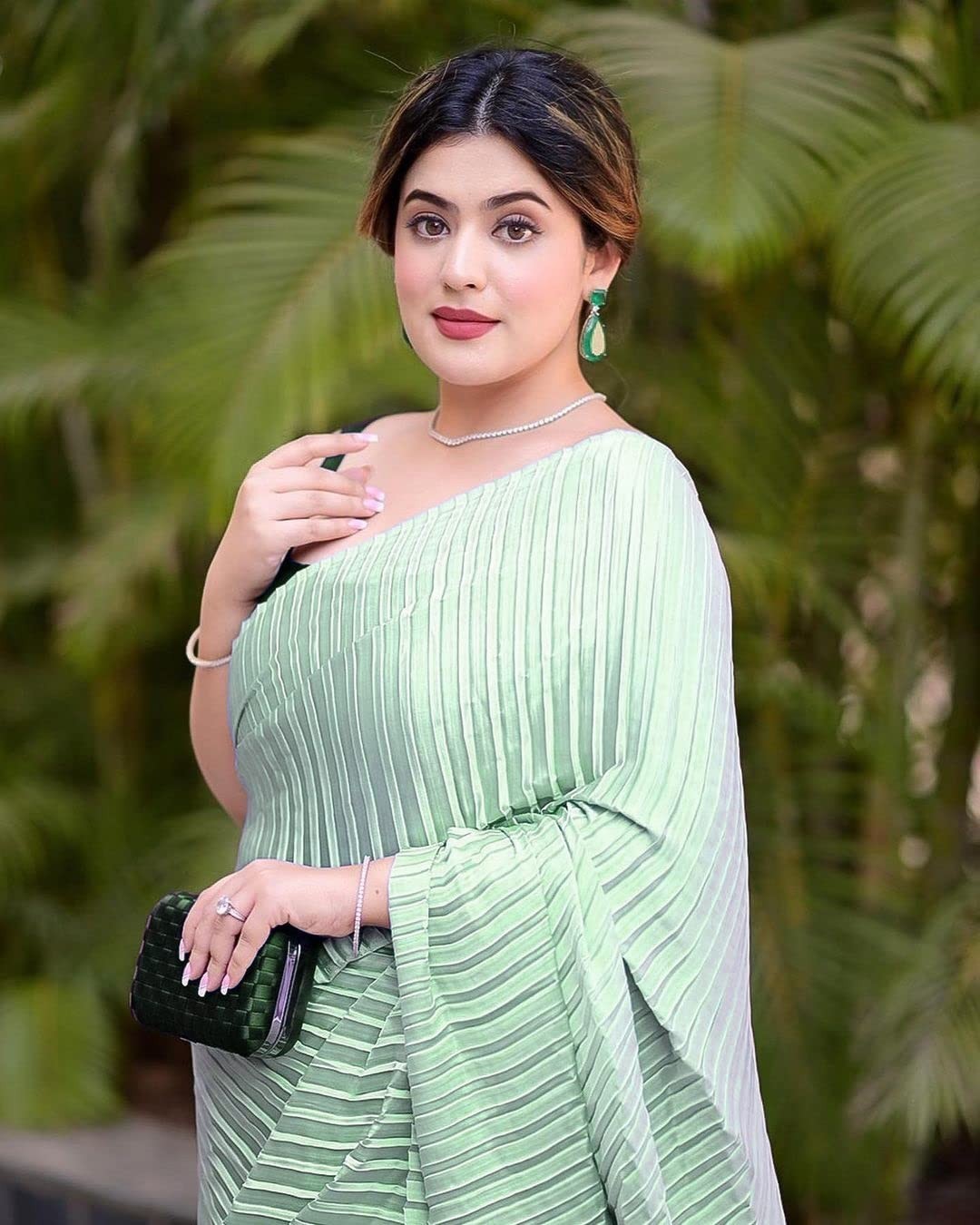 Women’s Pleated/Crushed Plain Chinon Saree With Unstitched Blouse Piece