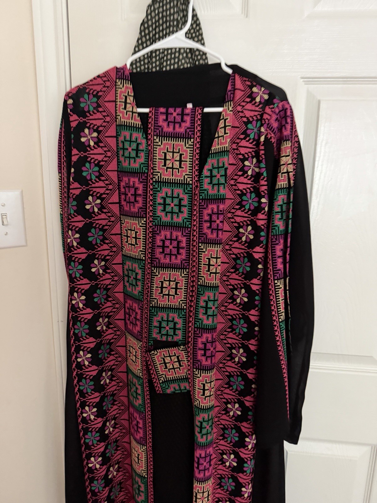 Women’s Black Kaftan Robe Chiffon Polyester Pink Green Embroidered One Size
