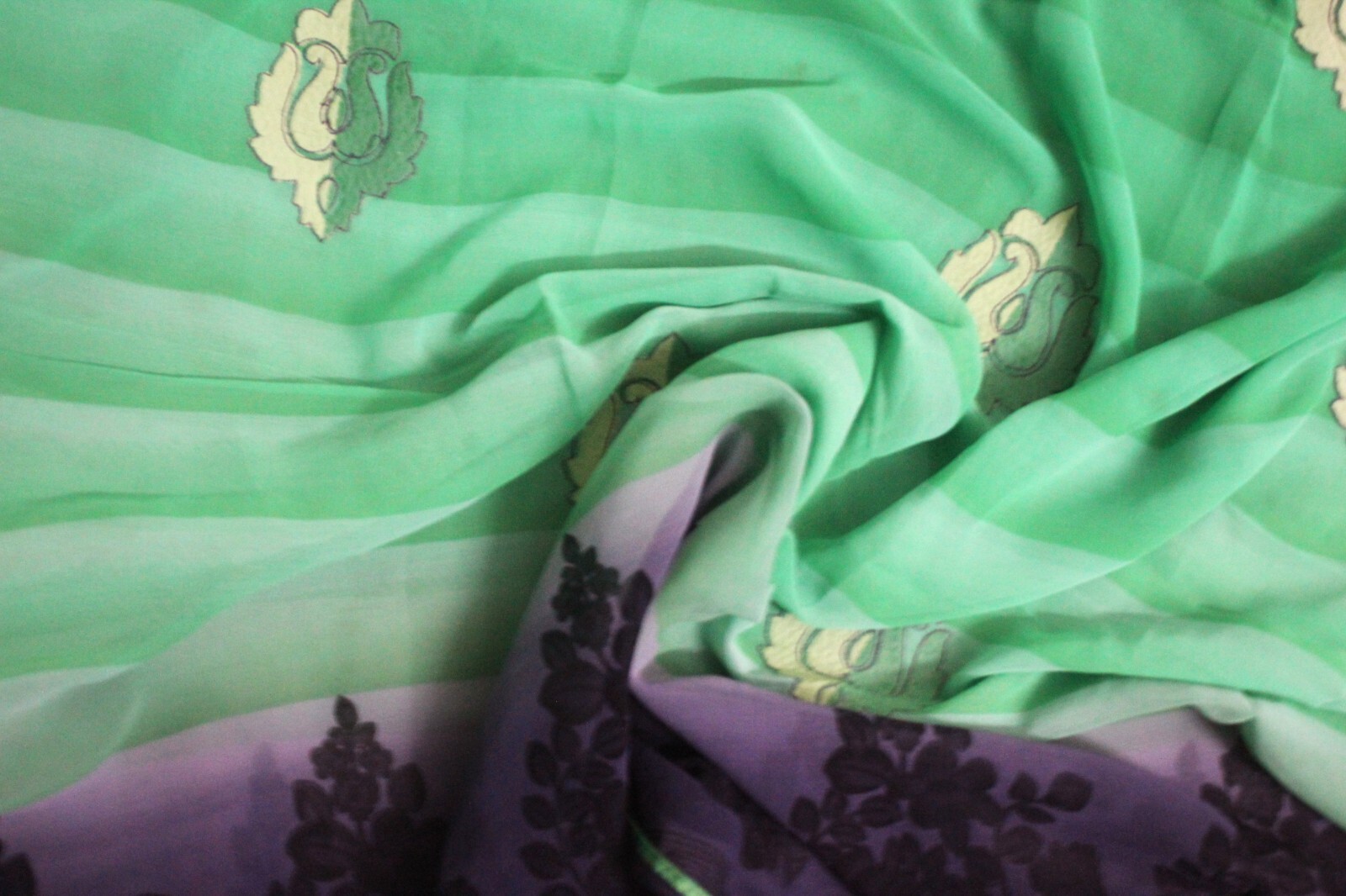 Vintage Green Saree Women Wrap Dress Used Embroidered Home Decor 5Y Sari Fabric
