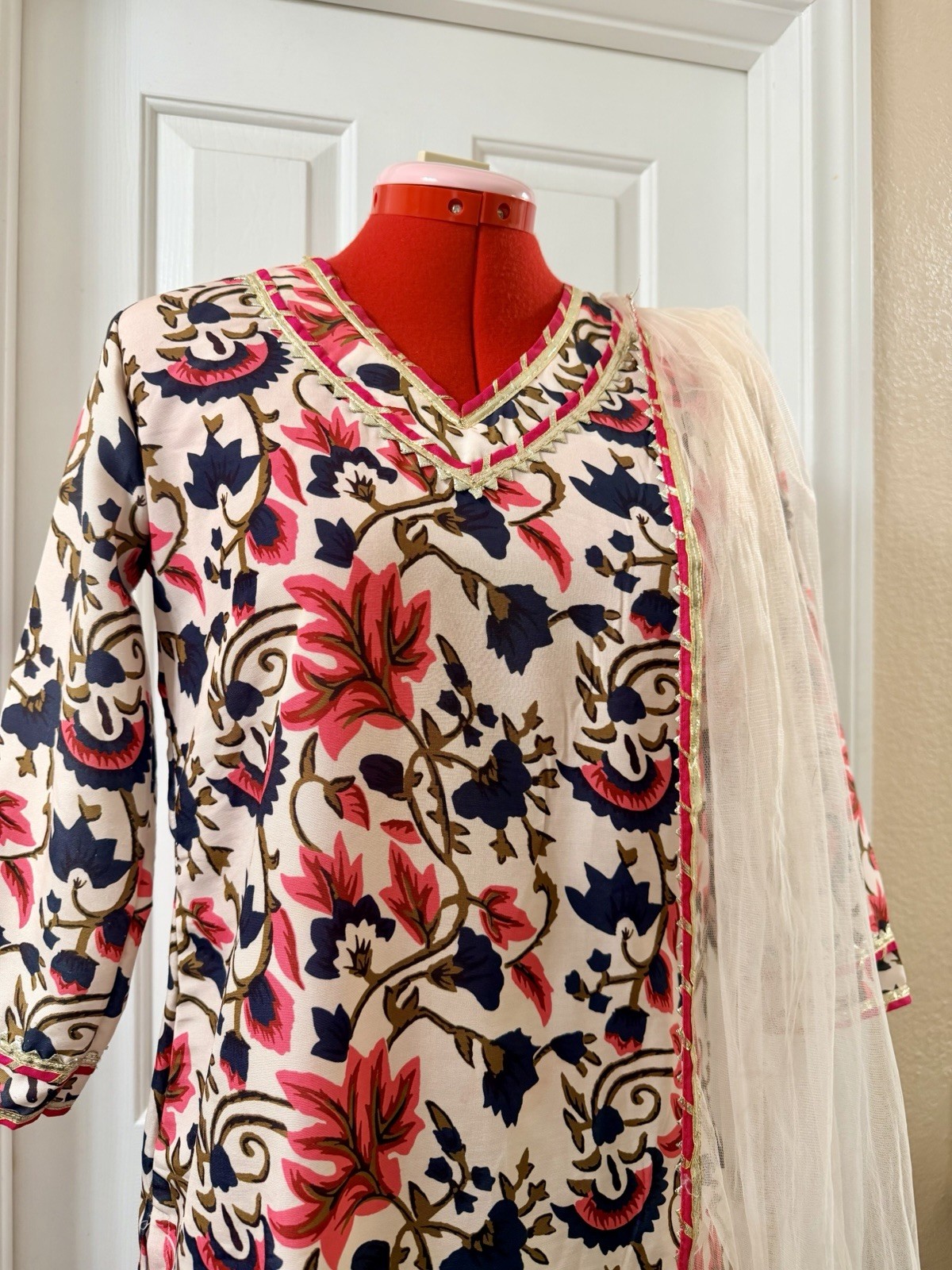 Women’s Floral Print Designer Attractive Salwar Kameez With Dupatta S-Small -36”