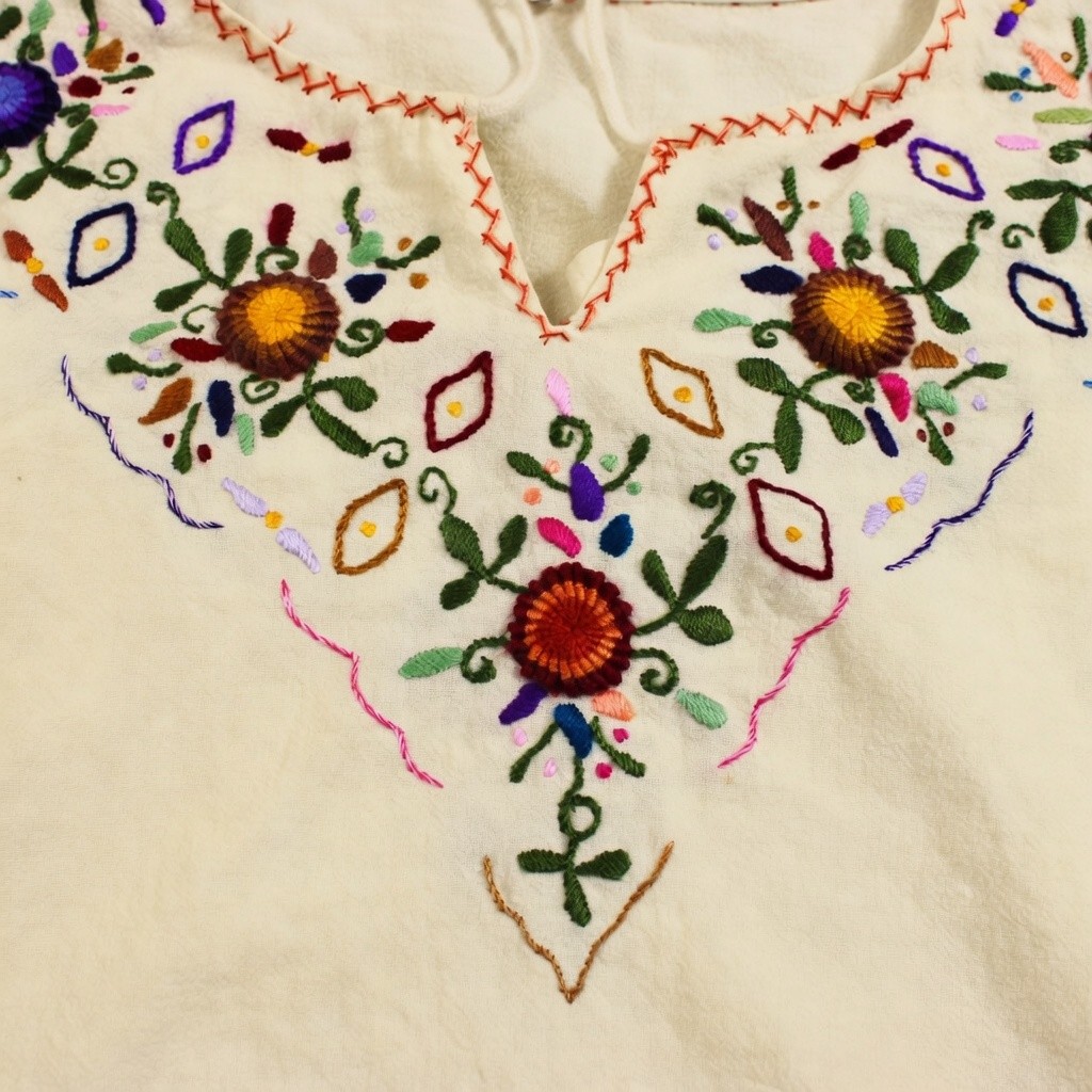 Vintage Guatemalan Embroider Shirt Women Small White Boho Floral Cotton Peasant