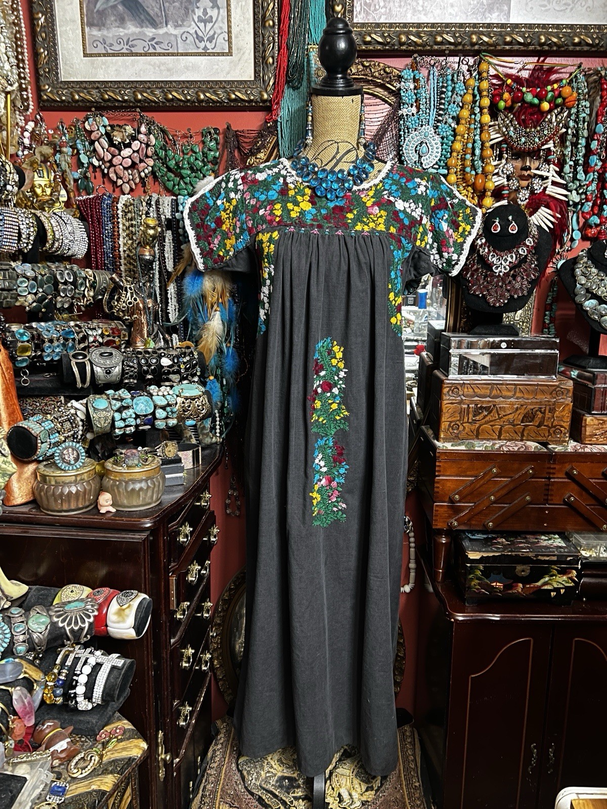 VERY PRETTY MEXICAN OAXACAN CHARCOAL BLACK MULTI COLOR EMBROIDERY DRESS M/L