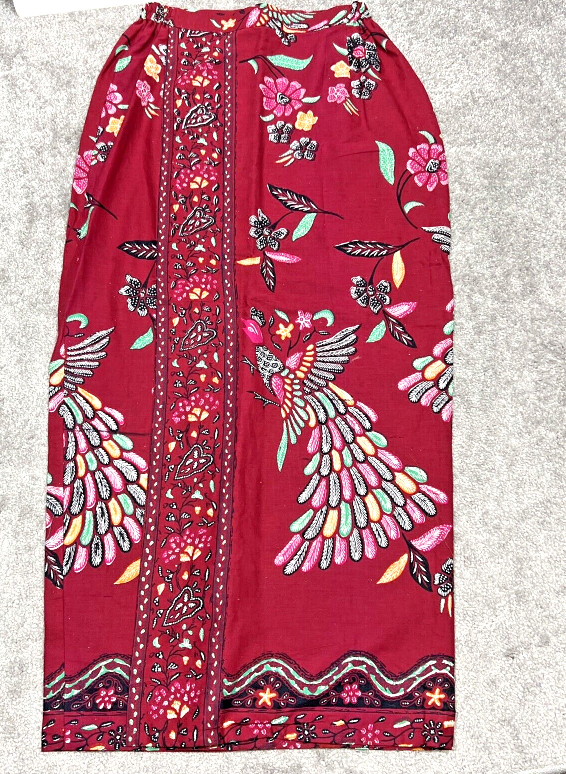 Traditional Indonesian Women’s Medium 39″T Long Skirt Cassowary Birds Multicolor