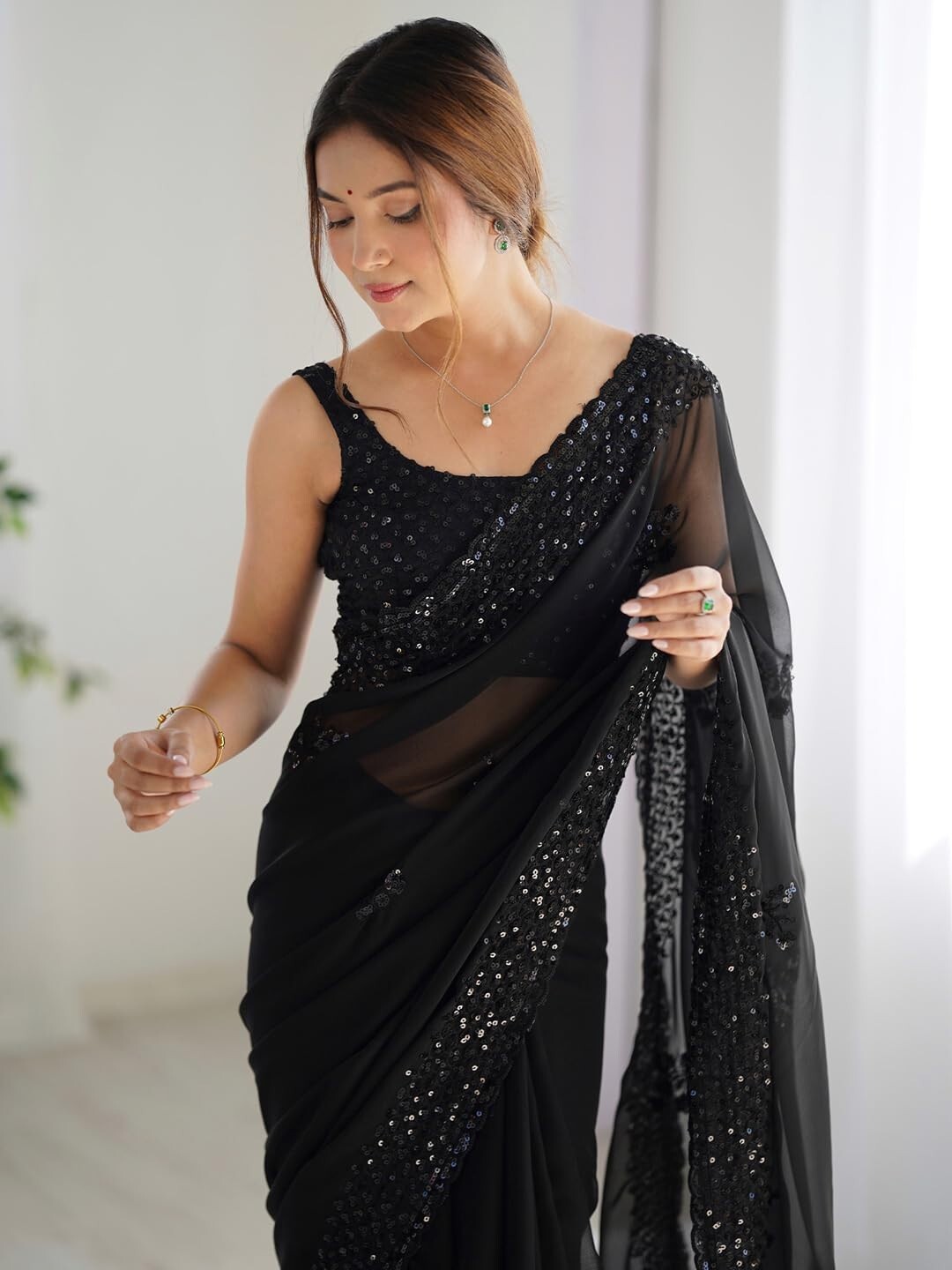 Women’s Georgette Embellished Saree With Unstitched Blouse Piece