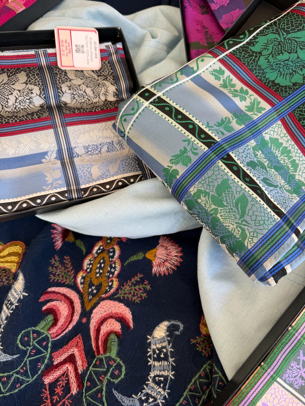 AUTHENTIC Bunad Norwegian shawl TYRIHANS 100% silk scarf Norway 70cm E05