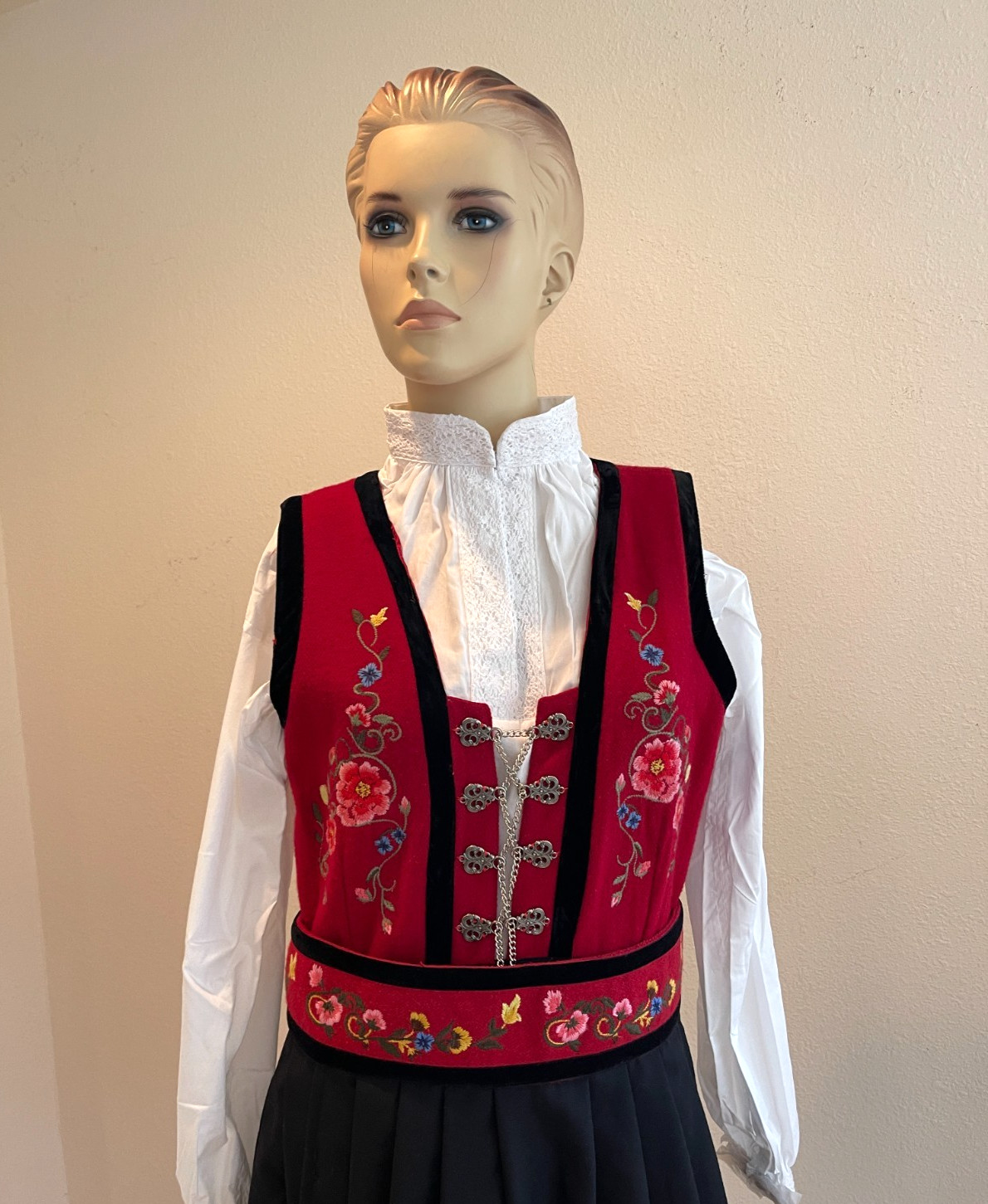 M/XL+ EU42-44 NORWEGIAN FESTDRAKT BUNAD WITH APRON FROM NORWAY Adjustable