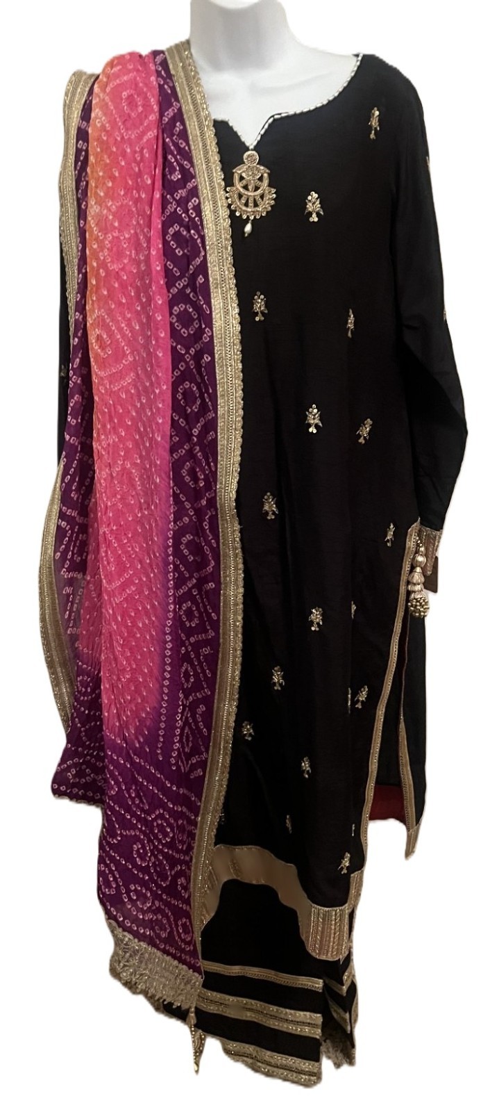 Ladies NEW black Kamiz & pants w/ striking pink and purple chunri dupatta Large