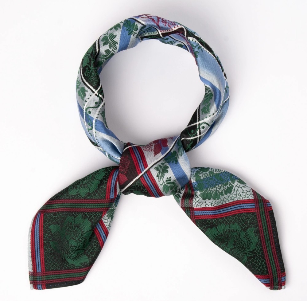 AUTHENTIC Bunad Norwegian shawl TYRIHANS 100% silk scarf Norway 70cm E05