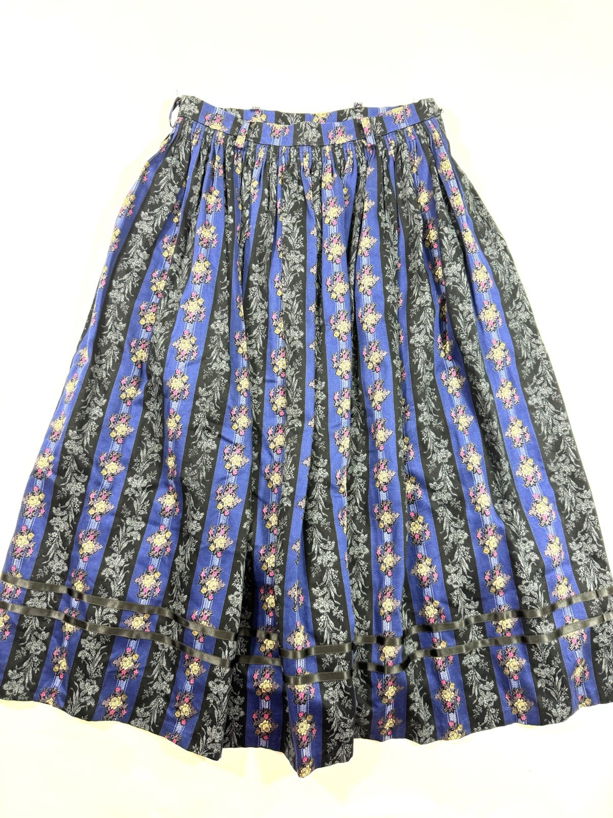 Original Alpen Trachten Cottage Skirt Size 40 German Austrian