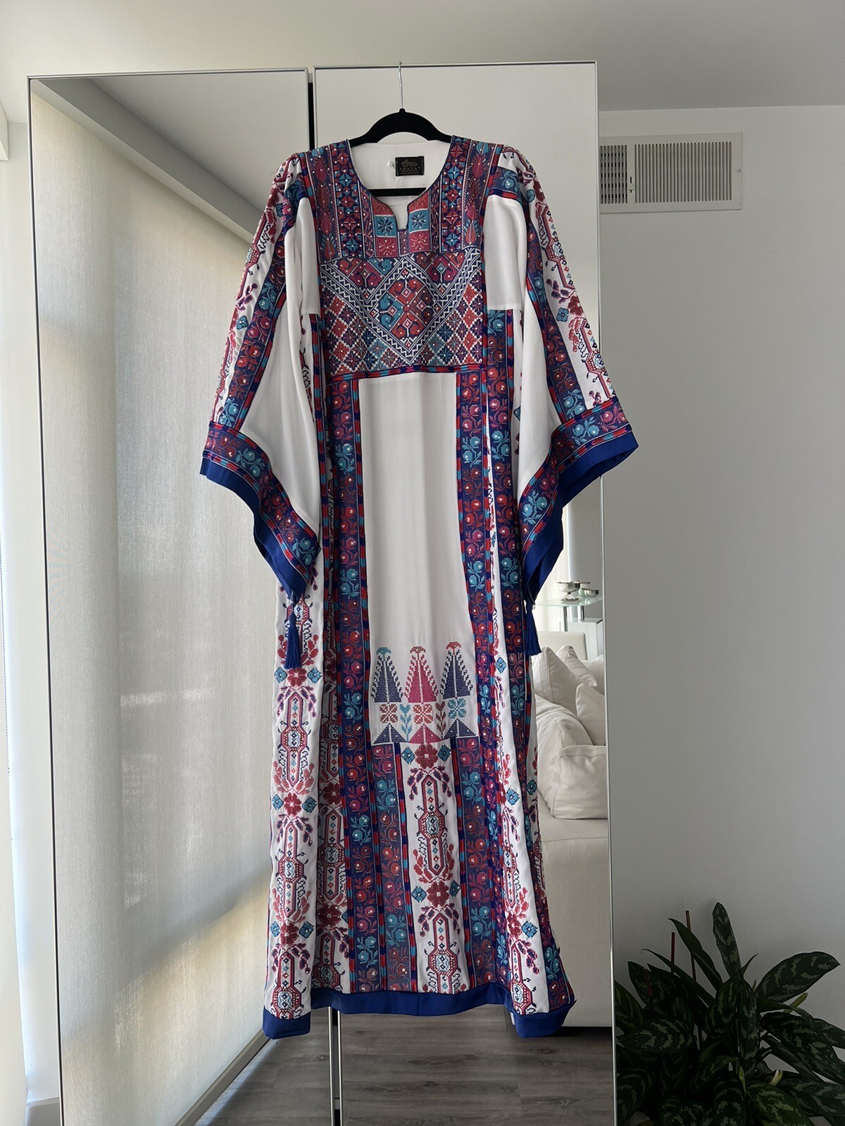 Beautiful White Thobe With Multi Color Tatreez