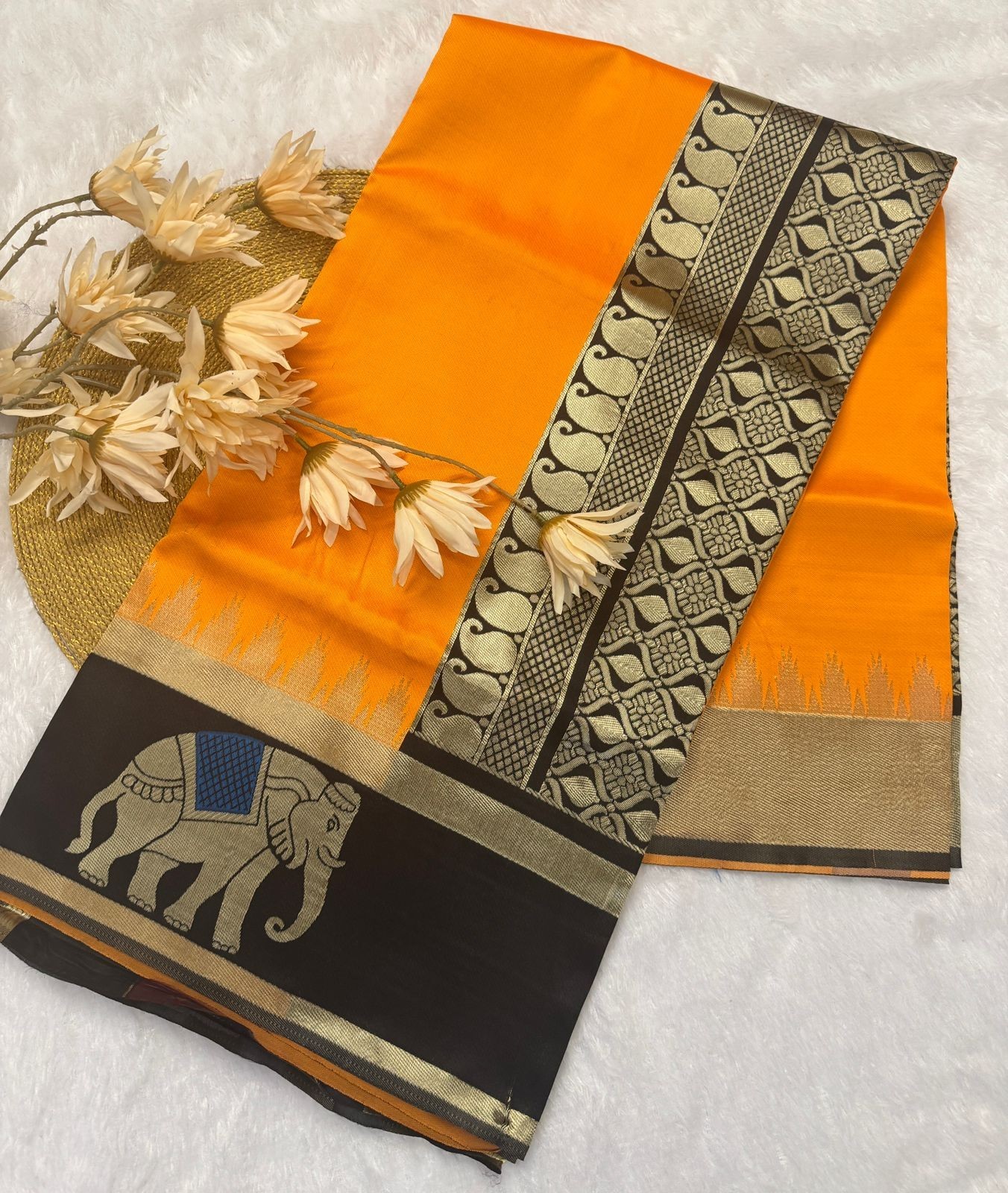 Zari Rich Pallu Bridal Wedding Wear Bollywood Ethnic Saree With Contrast Blouse