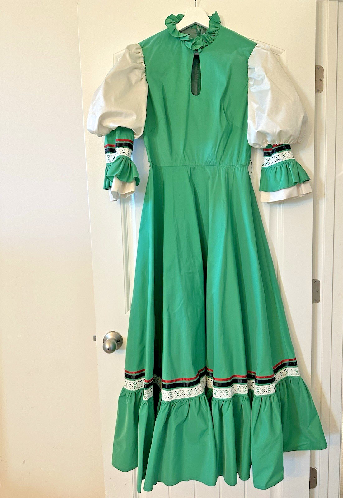 Authentic Mexican Jalisco Dress Traditional Folkloric Festival Costume, Size Med