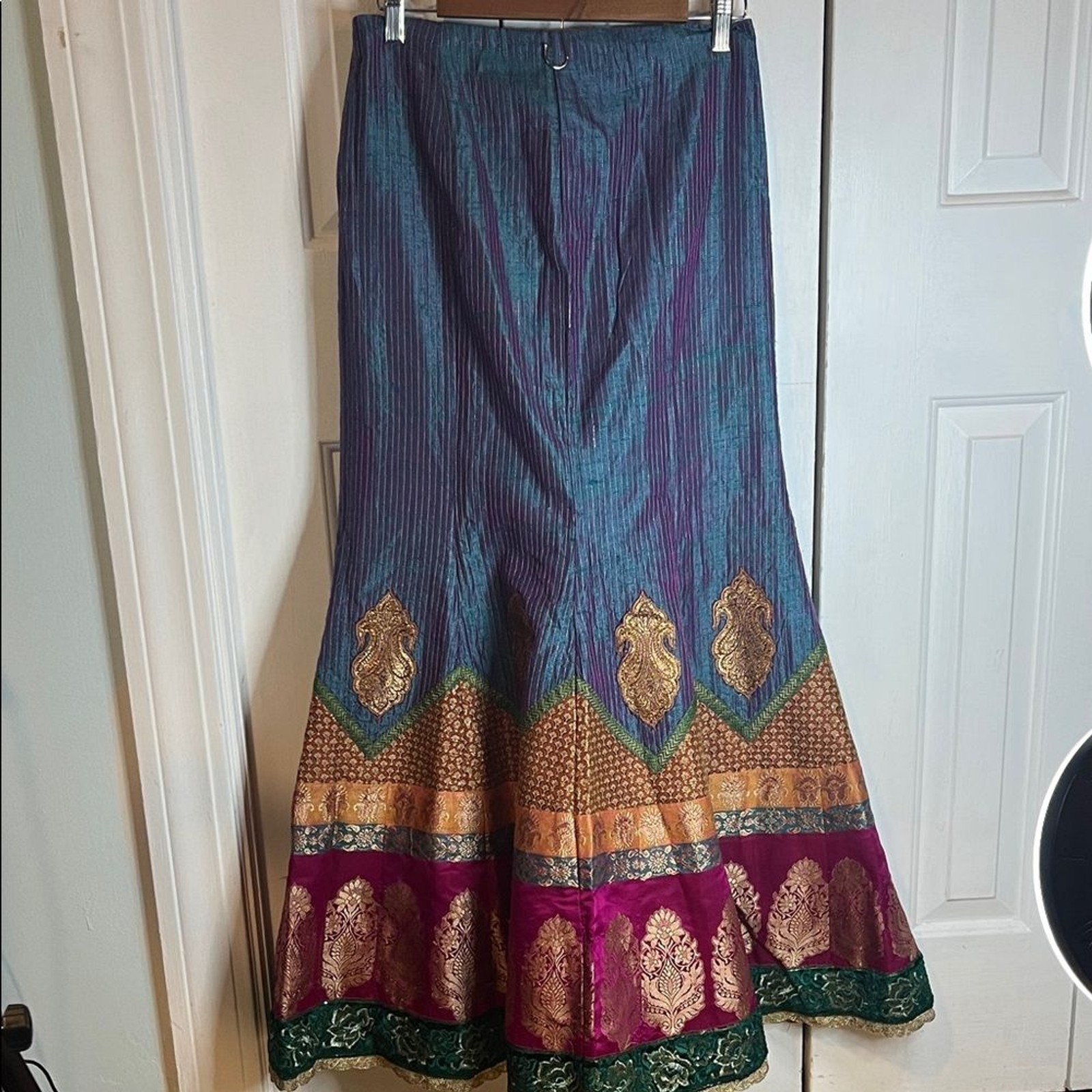 Wedding India Lehenga silk woven embroidered skirt SIZE 6/8 formal heavy