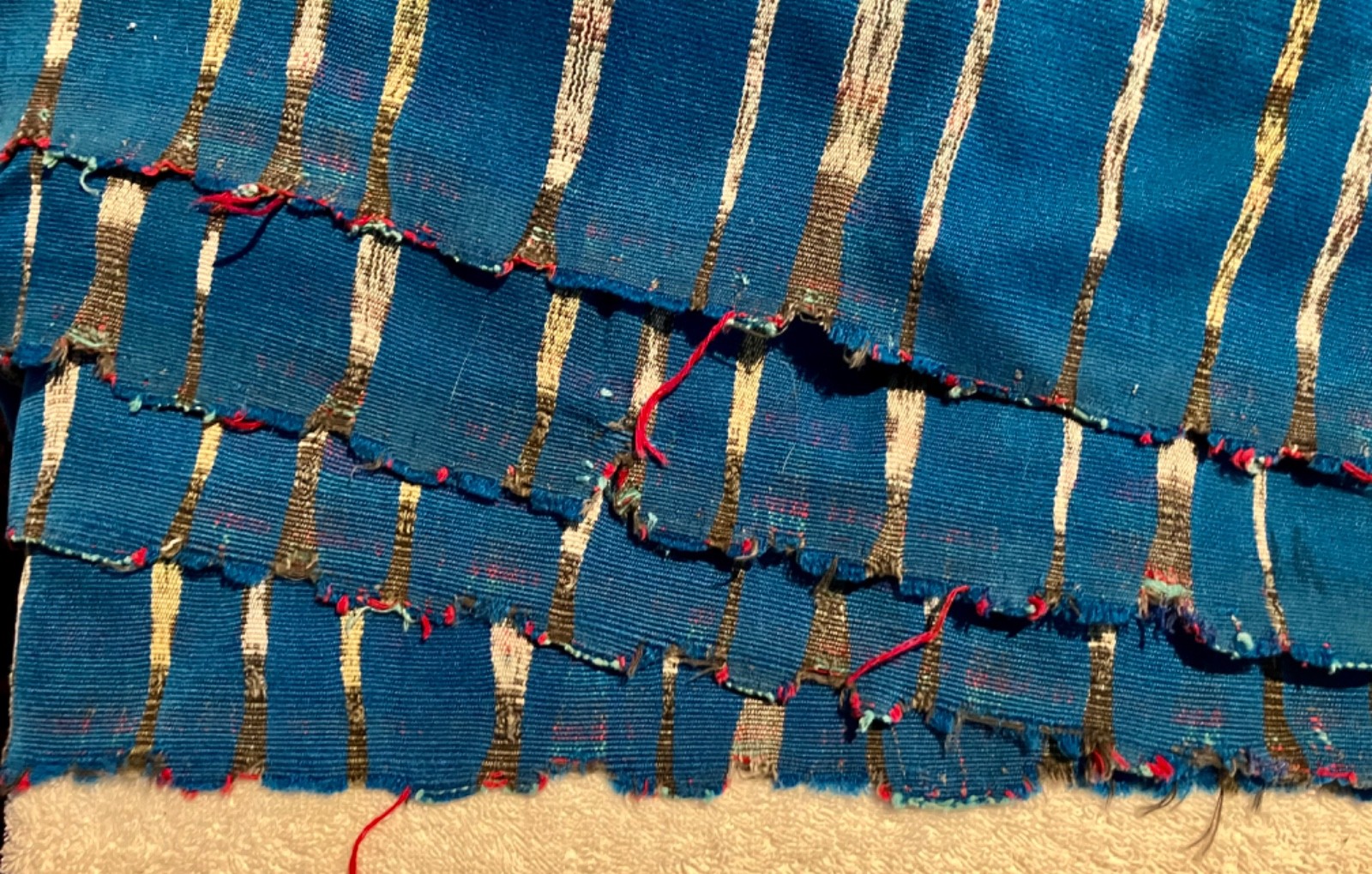 VINTAGE GUATEMALAN IKAT (corte/jaspe). Handwoven on treadle loom. TEAL WOOL