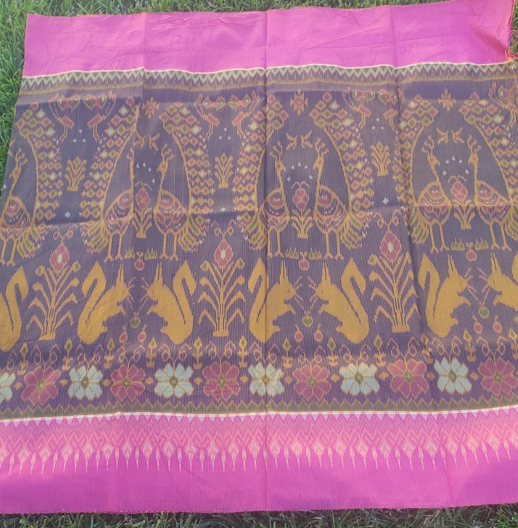 Authentic 100 % Thai Silk Fabric Pure Handwoven Buriram Red Foot Mudmee #04 BB
