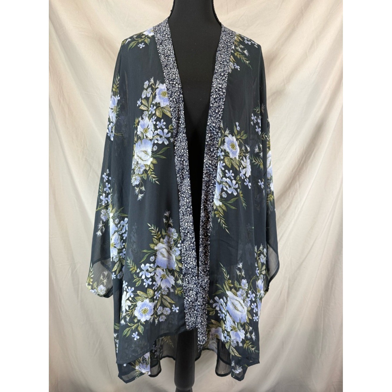 Band of Gypsies Sheer Boho Floral Kimono – Dark Blue/Gray – M/L