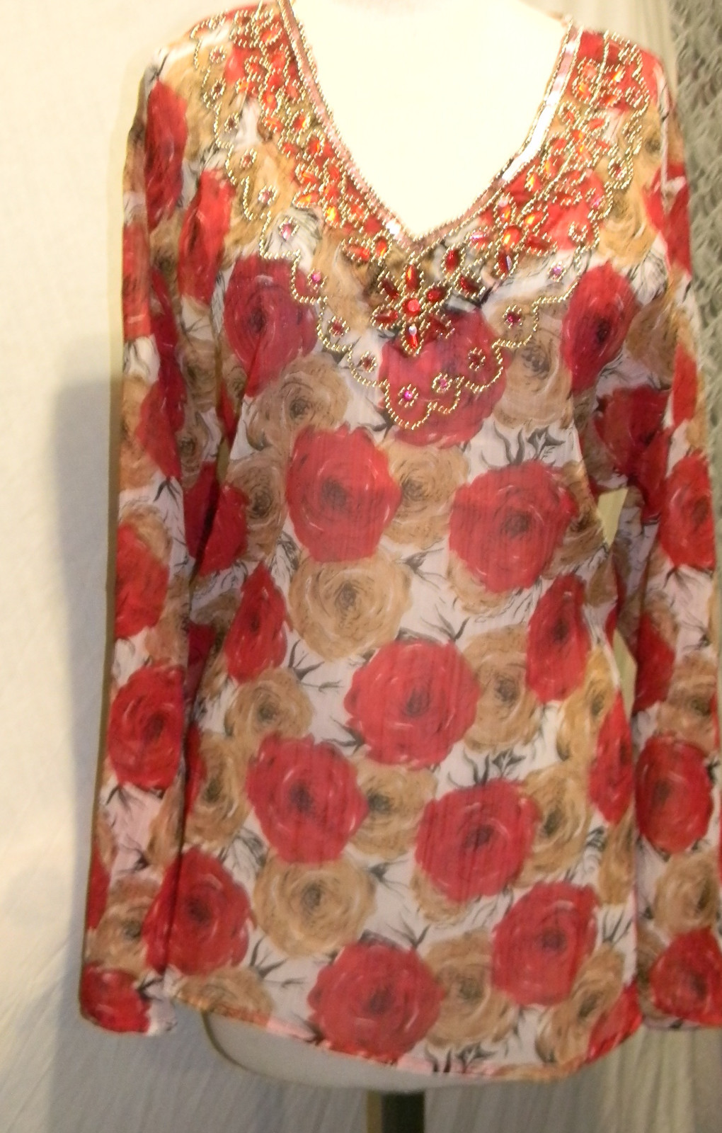 Beautiful sequence embroidery on the Nike SIZE M44