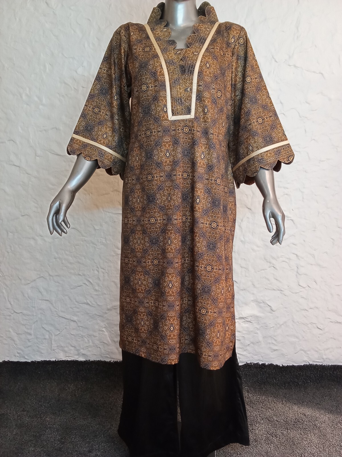 Women’s Printed Crepe Kurti & Pant Ensemble – Elegant, Stylish, Comfortable