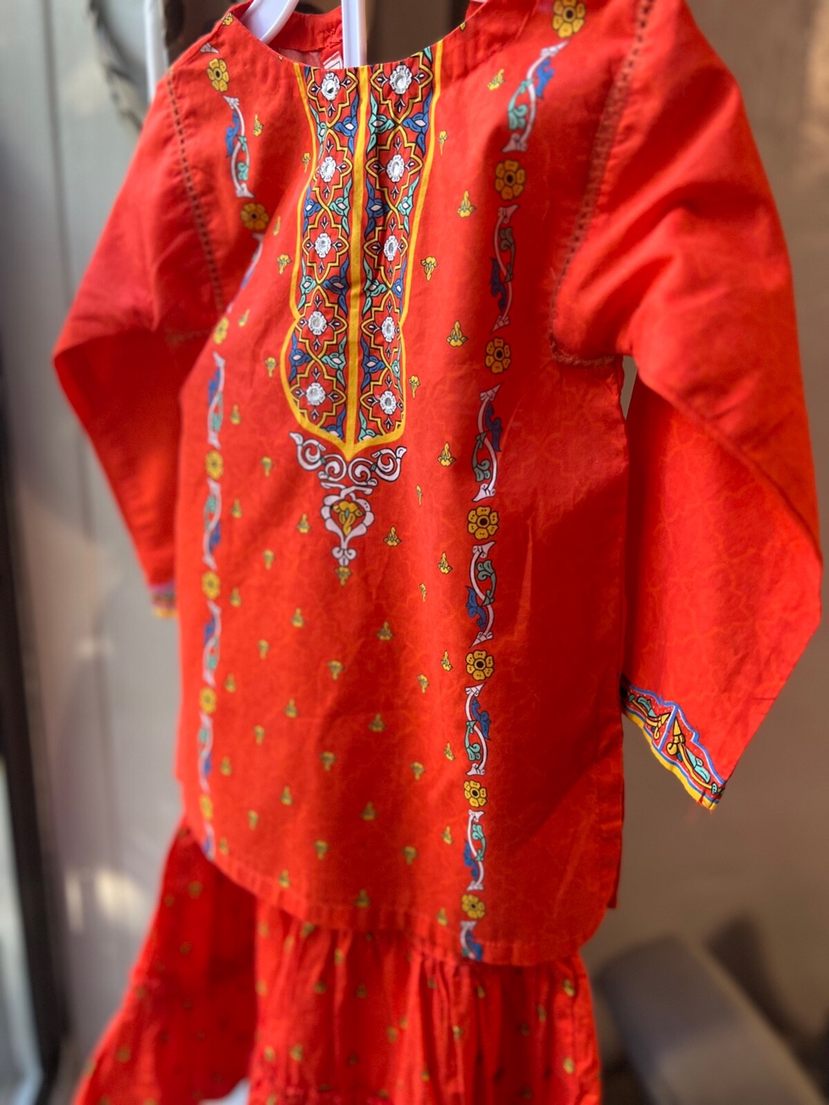 2 Piece Pakistani lawn suit for toddlers. Size: 2Y. Never worn.