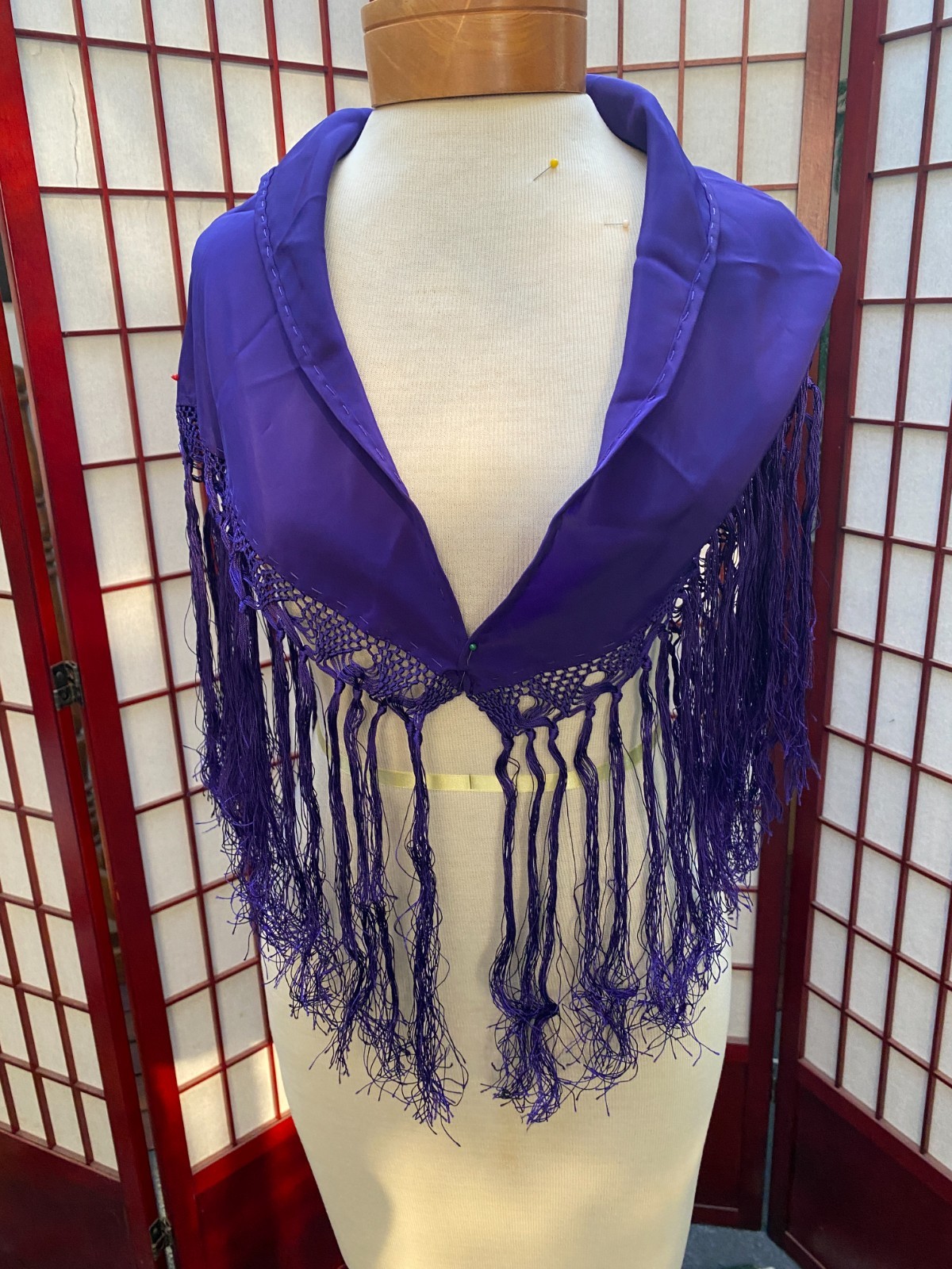 Flamenco Shawl Mantoncillo Pico Fleco, Color Purple with Fancy Fringe