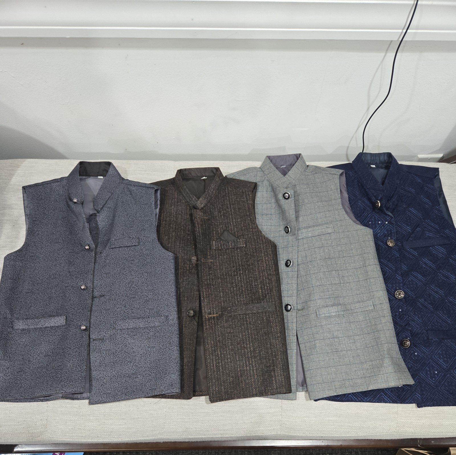 Lot of 4 Waistcoat boys size 6 to 9 years great condition