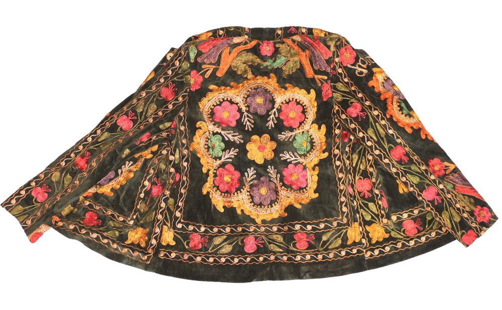 UZBEK AMAZING HANDMADE COLOURFUL EMBROIDERY ON VELVET – JACKET CHAPAN ROBE (Z10)