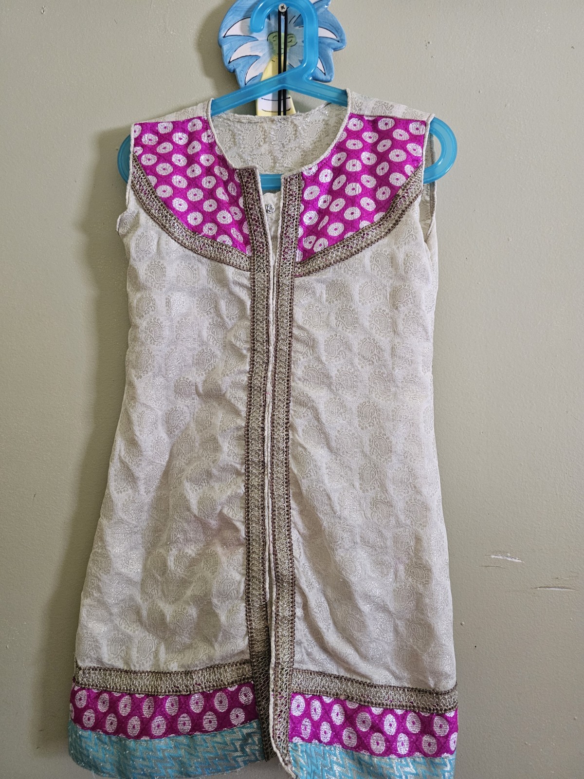 Girls White Cotton Jacquard Sleeveless Kurta/Kurti Tunic Top with Pink Trim