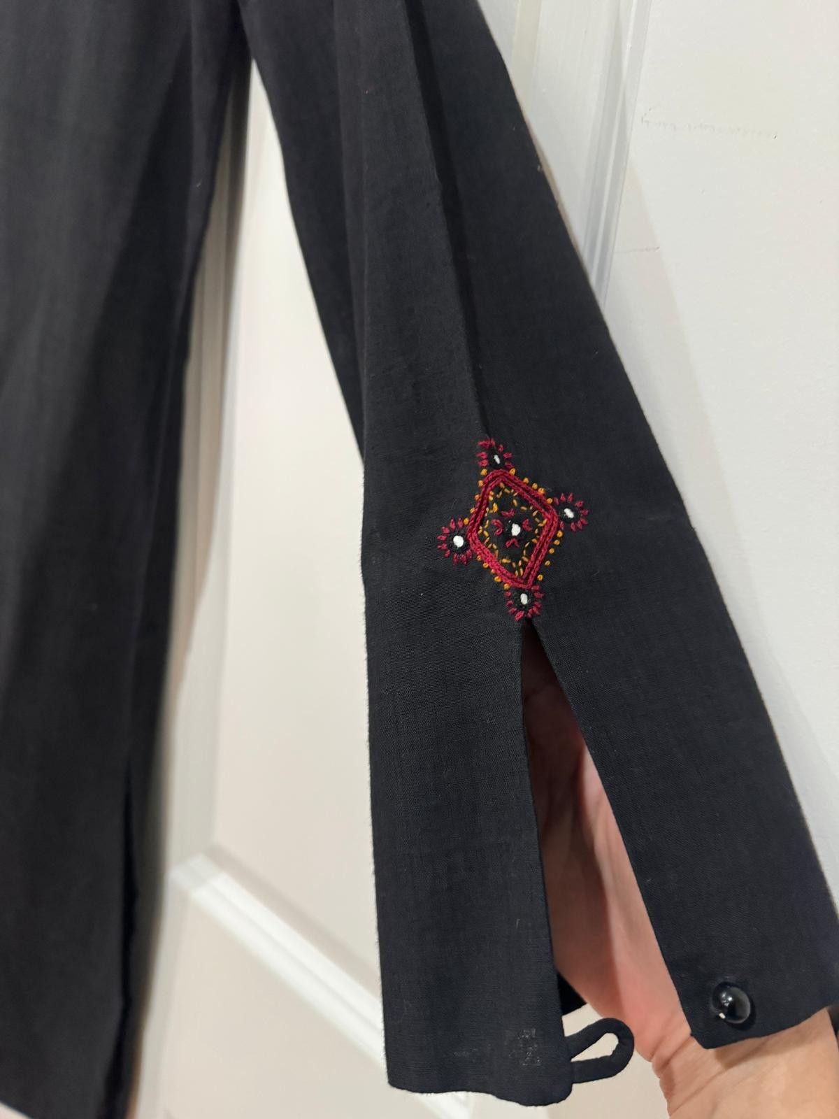 Black embroidered Kurta top with embroidery and 3/4 Sleeve