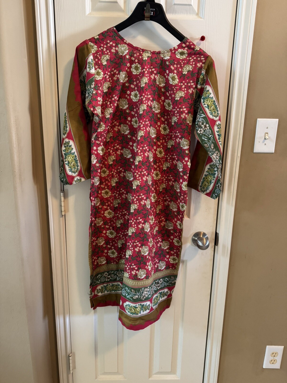 Woman Pakistani Designer Bin Saeed Printed Khaddar Kameez .