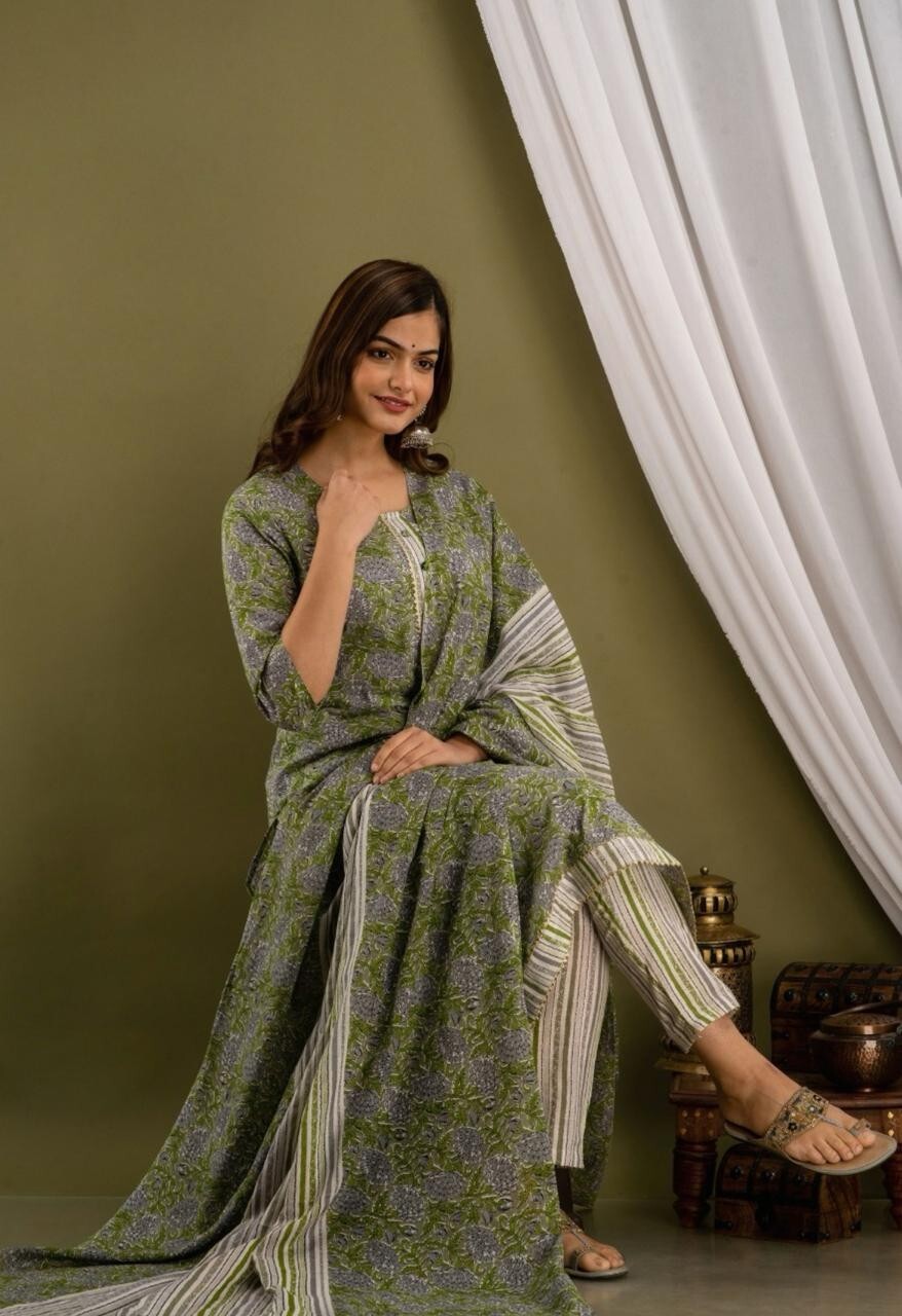 Women Green Plus Size Floral Printed Indian Cotton Kurta Top & Pant With Dupatta
