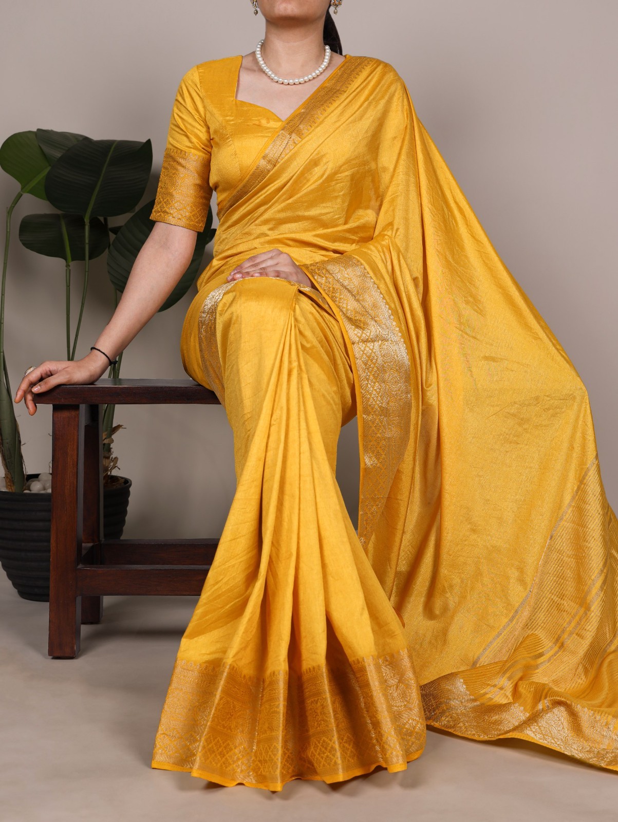 Stunning Look Nylon Dola Silk Saree With Blouse For Women Festival Wear