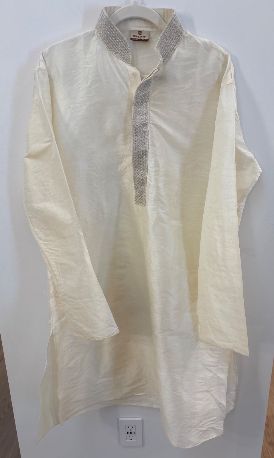 Manyavar Mens XL 42 105 cms Ivory Kurta With Embroidered Collar & Placket