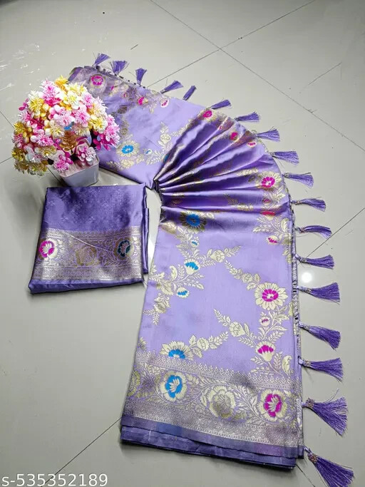 Women’s Jacquard Saree With Running Blouse Piece