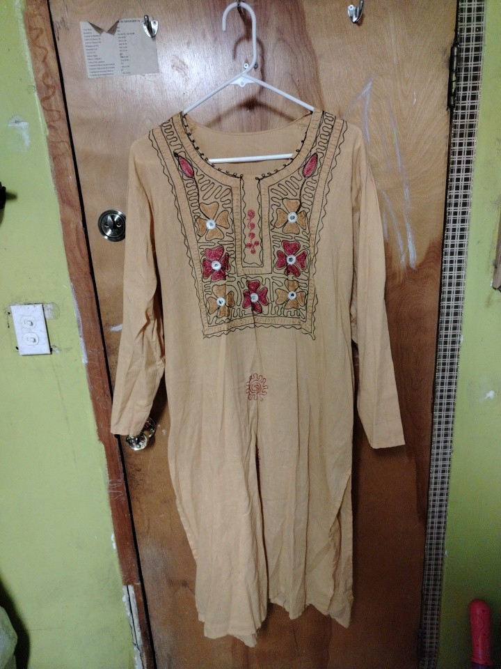 Vintage Embroidered 3-Piece Shalwar Kameez Set L/XL (61 caracteres)