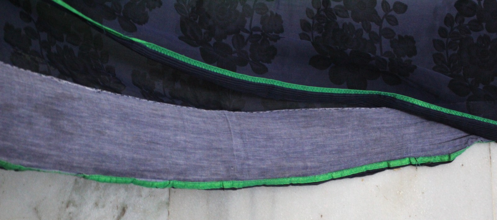 Vintage Green Saree Women Wrap Dress Used Embroidered Home Decor 5Y Sari Fabric