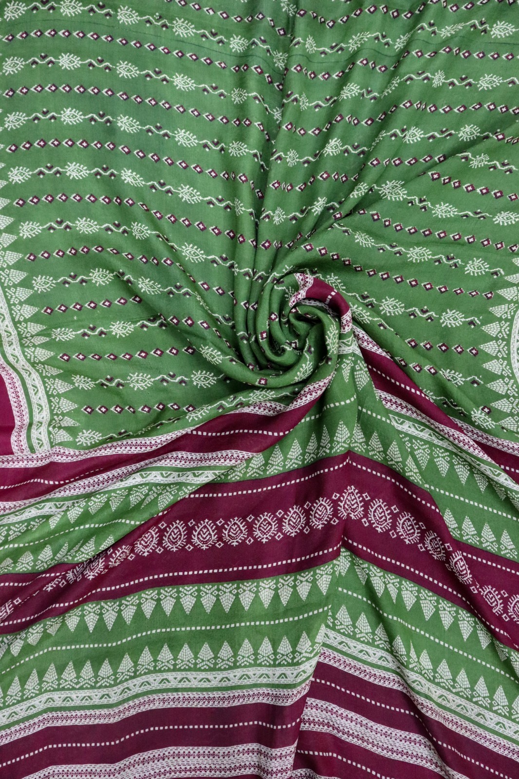 Vintage Chiffon Silk Saree, Lightweight Fabric for DIY & Sewing CS1279